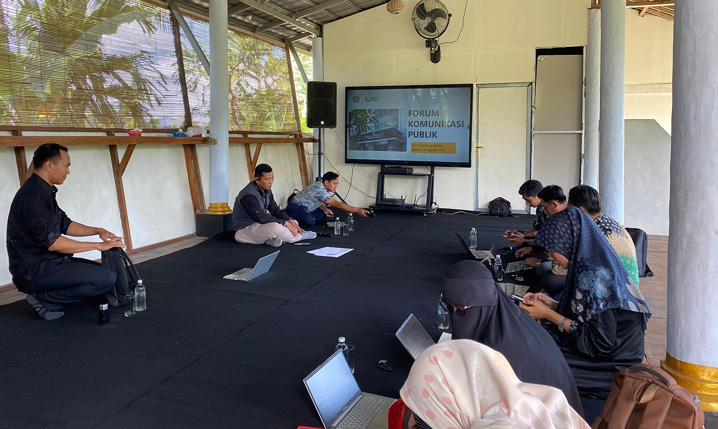 Sosialisasi lanjutan aplikasi Coretax bagi 13 kepala urusan keuangan desa se-Kecamatan Jonggat, di Bale Bangket Bonjeruk, Desa Pengenjek, Kabupaten Lombok Tengah, Kamis (14/8).