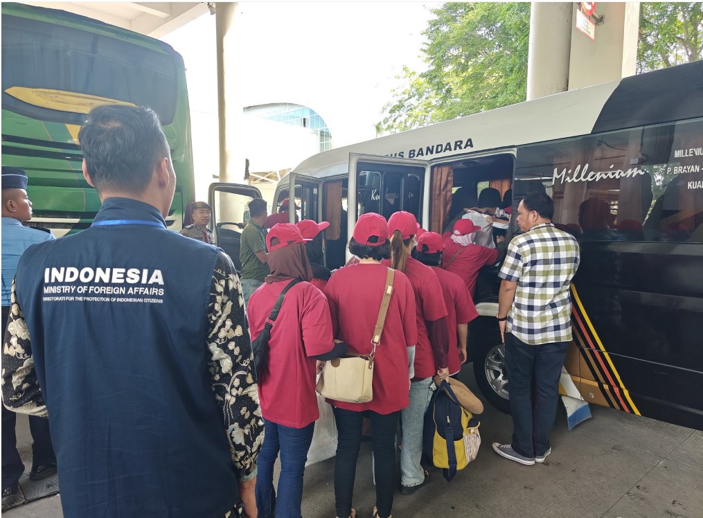 DIPULANGKAN: Sebanyak 264 WNI bermasalah dipulangkan oleh Kemenlu dari tahanan imigrasi Malaysia, Kamis (14/8).