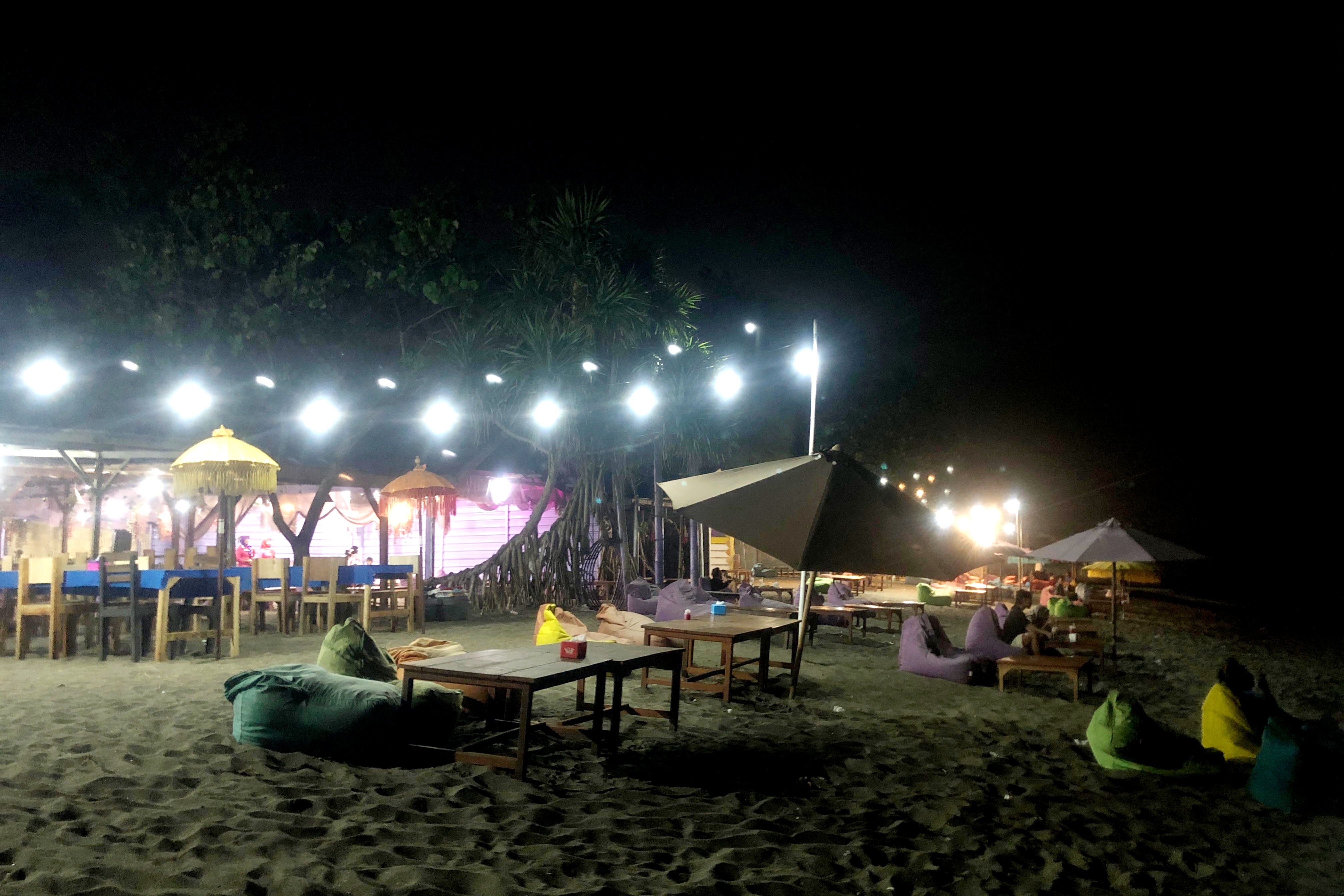Lapak kuliner di kawasan Pantai Tanjung Bias bakal dieksekusi pemenang sengketa lahan.