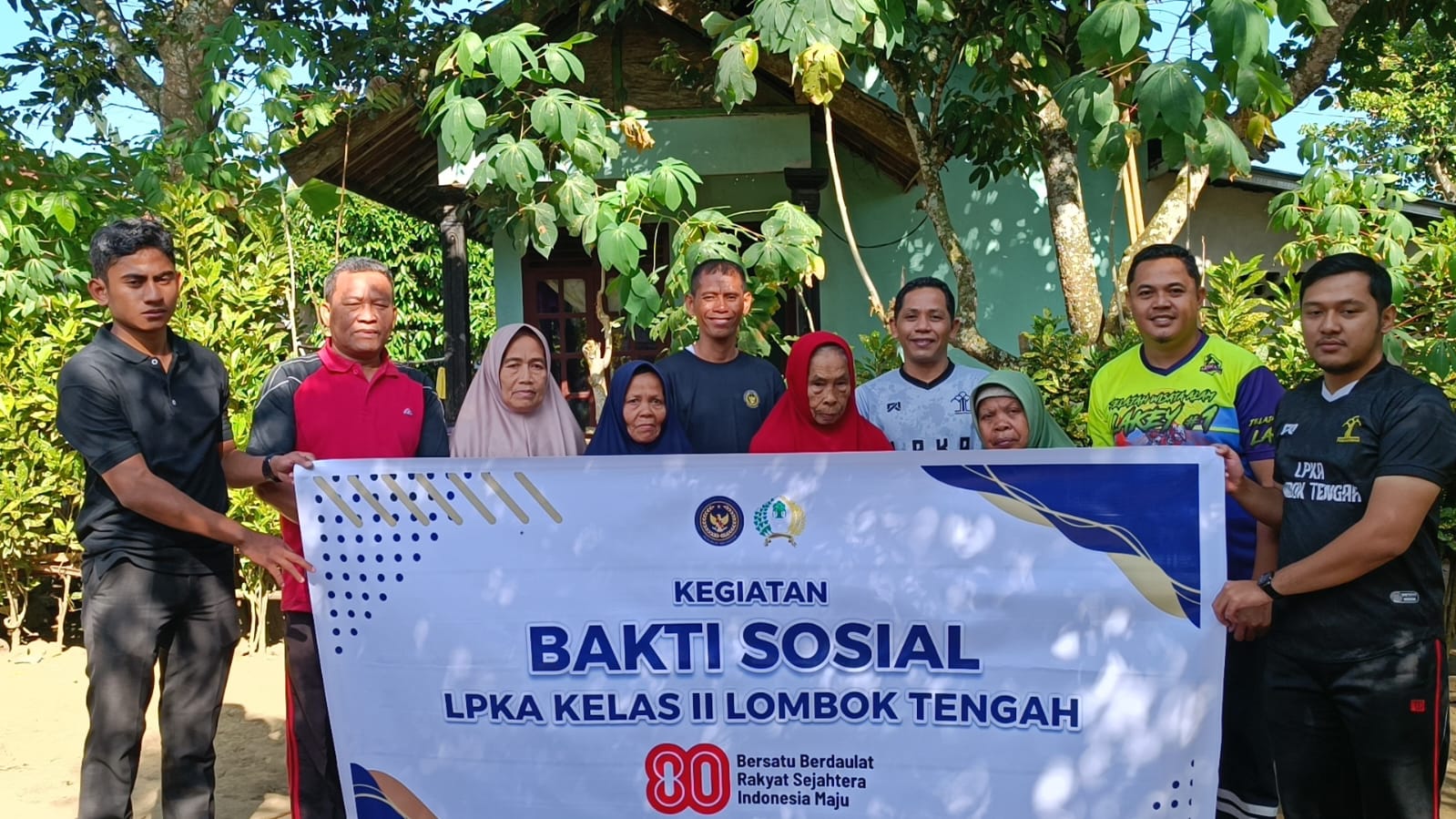 LPKA Lombok Tengah salurkan bantuan sosial kepada masyarakat dalam memperingati HUT RI ke-80 di Dusun Tojong Ojong, Desa Selebung, Batukliang, Lombok Tengah, NTB.