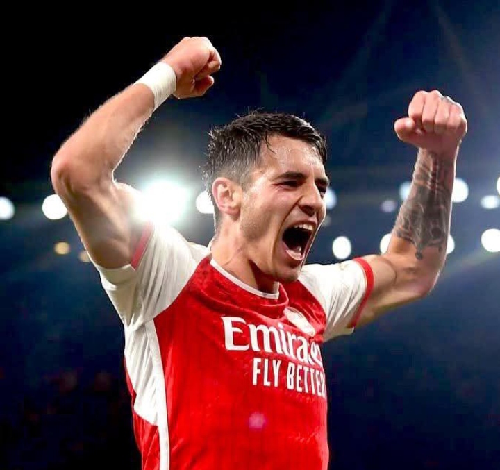AC Milan dikabarkan telah menghubungi Arsenal untuk menanyakan tentang CB Polandia Jakub Kiwior.