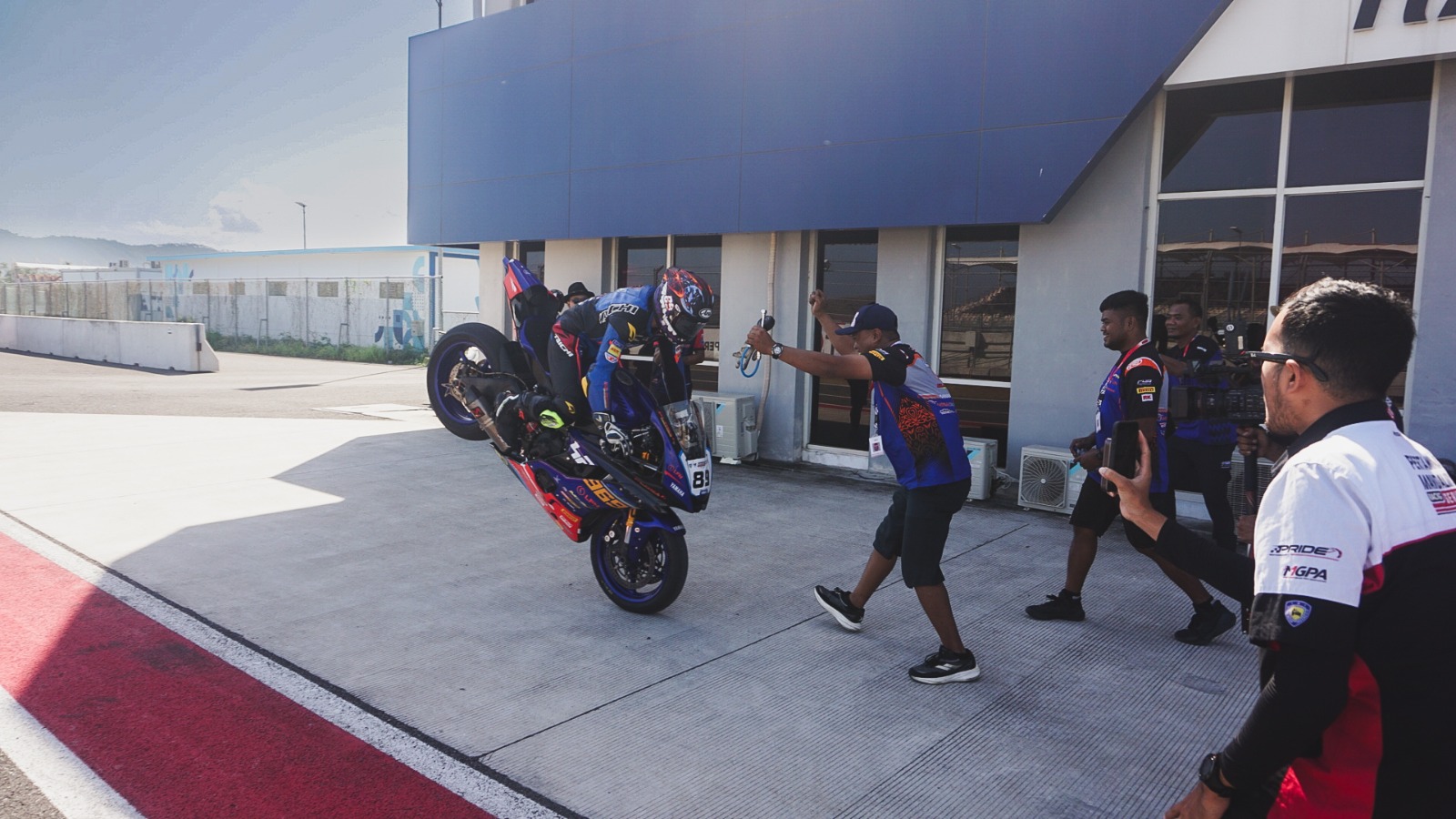 Balapan race 1 Mandalika Racing Series 2025 penuh ketegangan dan drama di Sirkuit Internasional Mandalika, Lombok Tengah, NTB, Sabtu (16/8).
