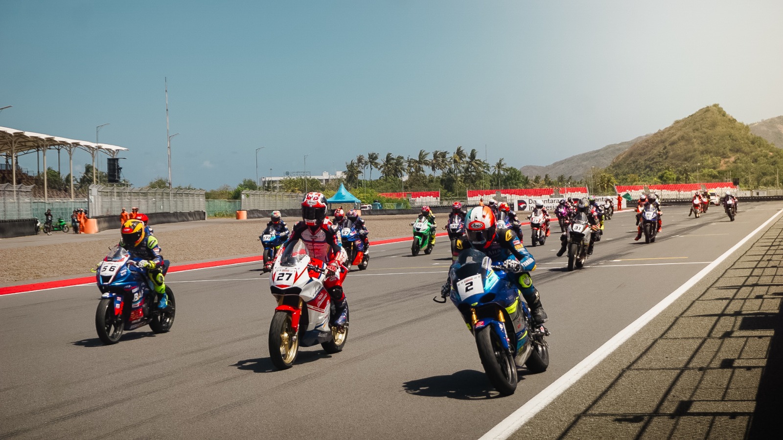 Balapan race 1 Mandalika Racing Series 2025 putaran ketiga di Sirkuit Internasional Mandalika, Lombok Tengah, NTB penuh ketegangan dan drama, Sabtu (16/8)
