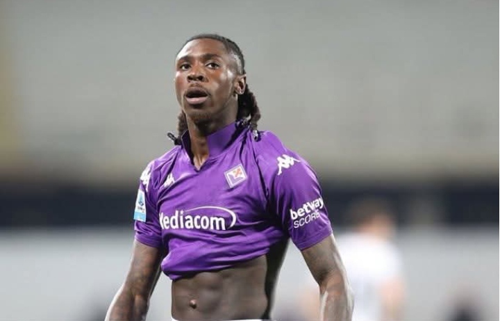 Moise Kean, striker Fiorentina yang mulai masuk radar AC Milan. 