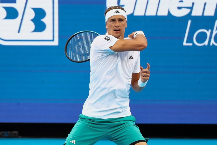 Alexander Zverev kalahkan Ben Shelton 6-2, 6-2 di Cincinnati Open 2025. Tantang Carlos Alcaraz di semifinal usai dominasi lapangan keras.