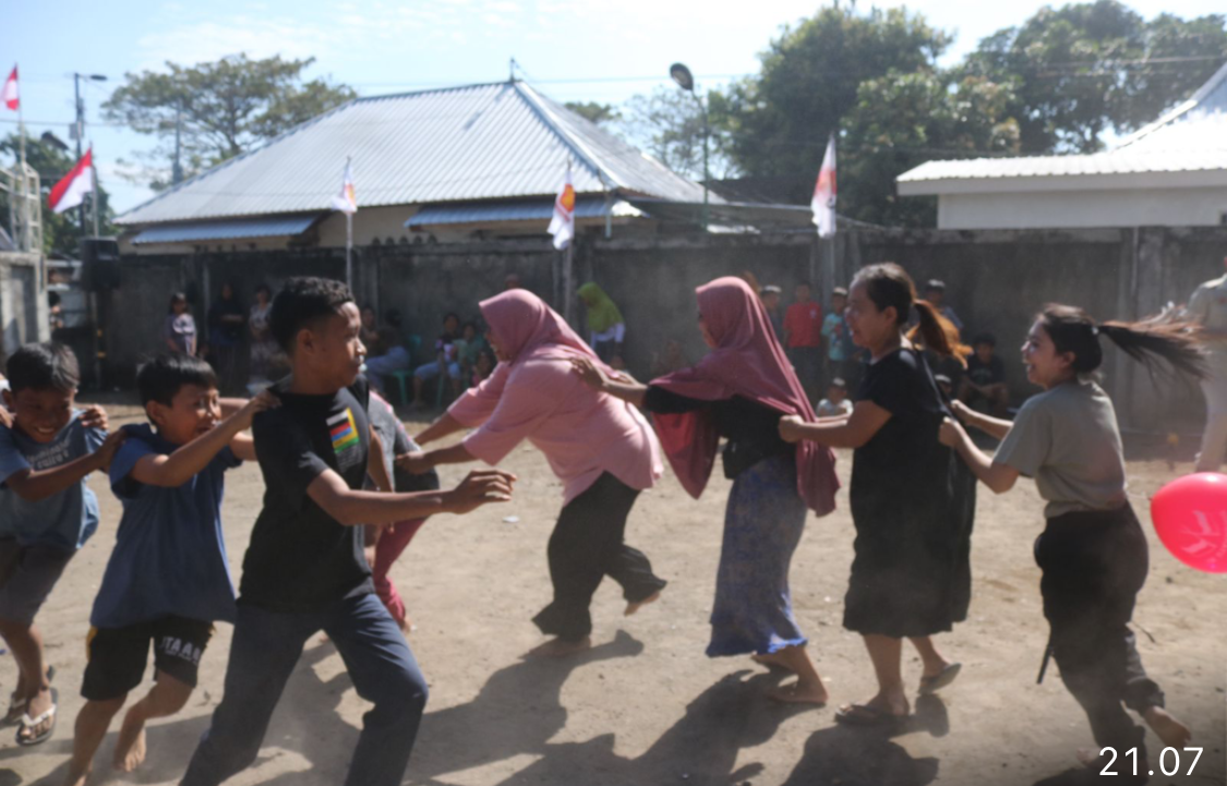 Keseruan acara lomba 17-an di halaman kantor DPC Partai Gerindra Kota Mataram