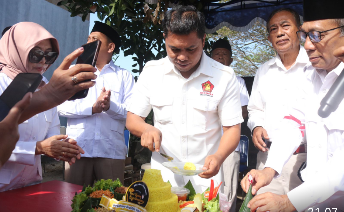 Pemotongan tumpeng