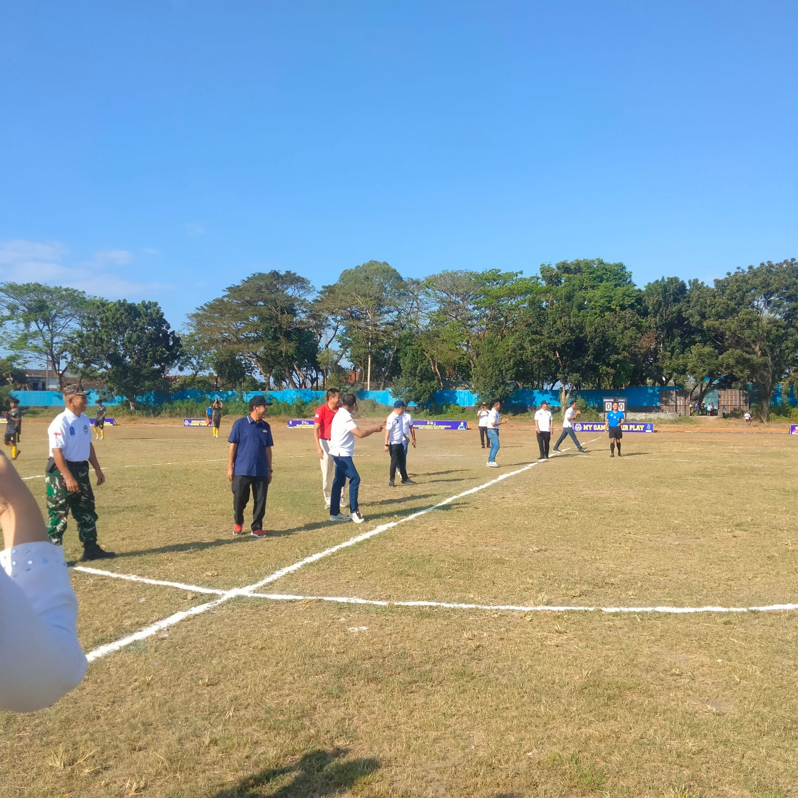 Bupati Lombok Timur H Haerul Warisin Saat Membuka Piala Soeratin U-17 di  GOR Lalu Muhsinin