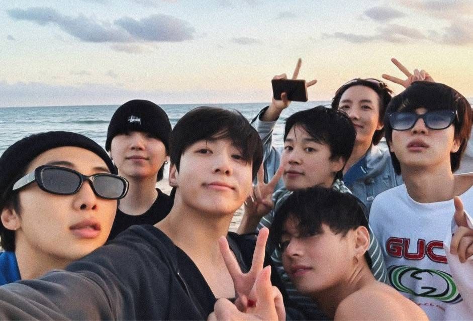 BTS reuni di Los Angeles, sapa ARMY lewat siaran langsung singkat di Weverse