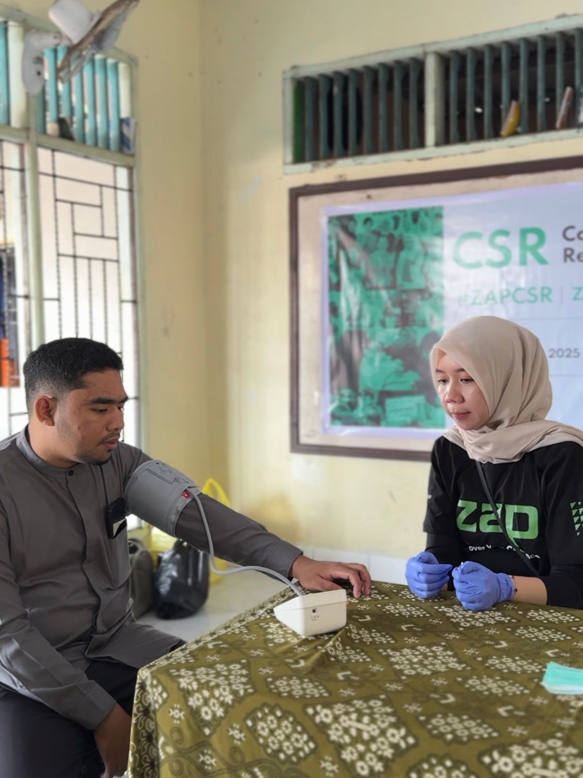 Program CSR ZAP Clinic bertajuk &ldquo;Berbagi Itu Merdeka&rdquo; di Panti Asuhan Nahdlatul Wathan, Mataram pada Minggu (17/8) menjadi wujud kepedulian terhadap generasi penerus bangsa.
