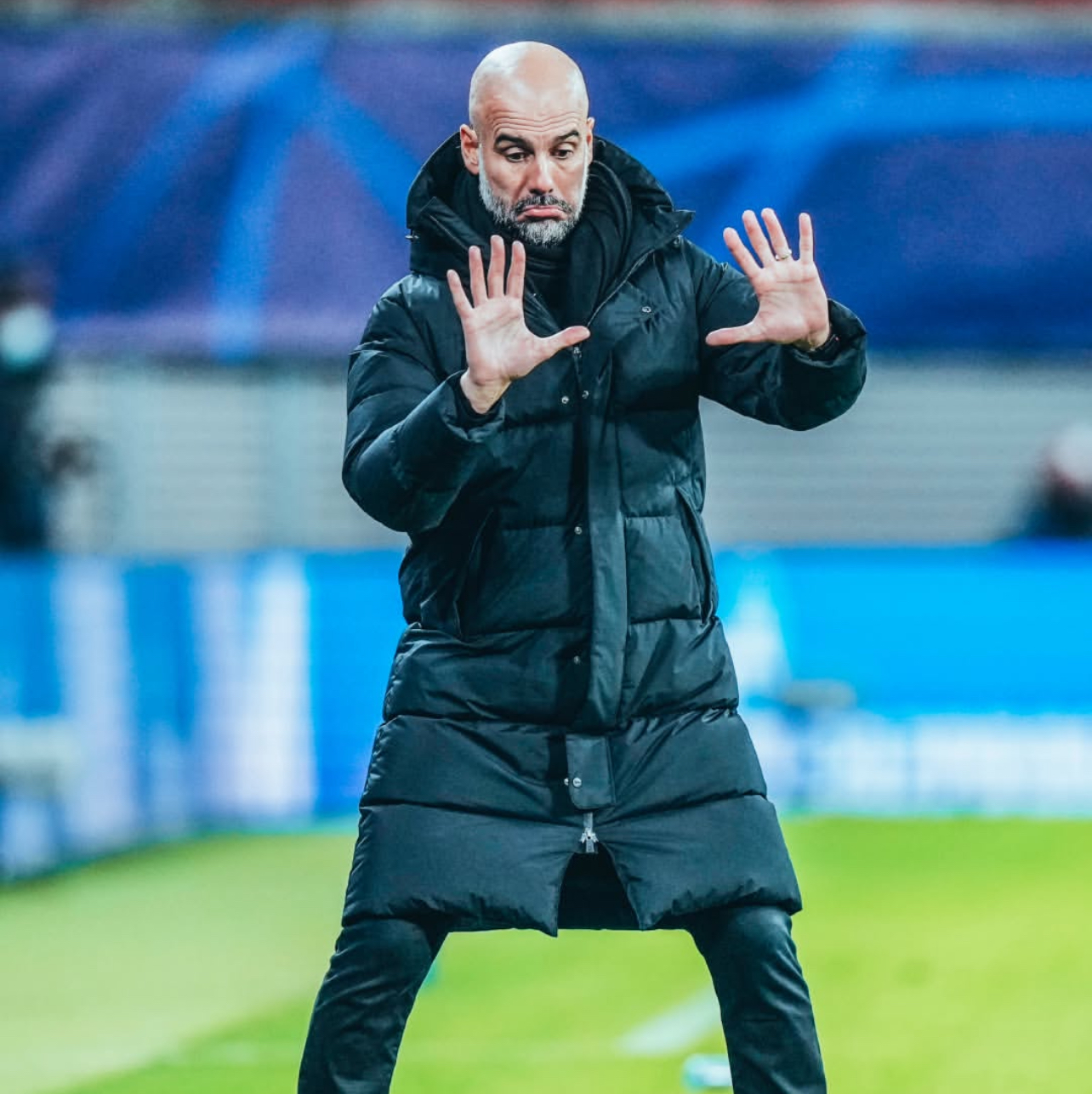 Guardiola ancam mundur jika manchester city tidak kurangi pemain.