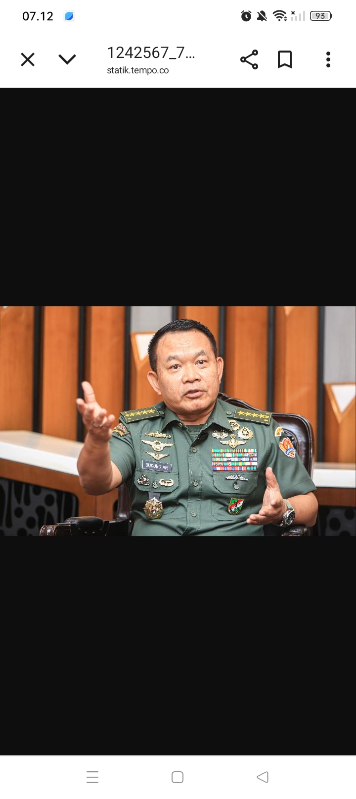 Jenderal (Purn) TNI Dudung Abdurachman meminta 20 prajurit yang menjadi tersangka kasus kematian Prada Lucky tidak hanya dipecat tapi juga dipidana.