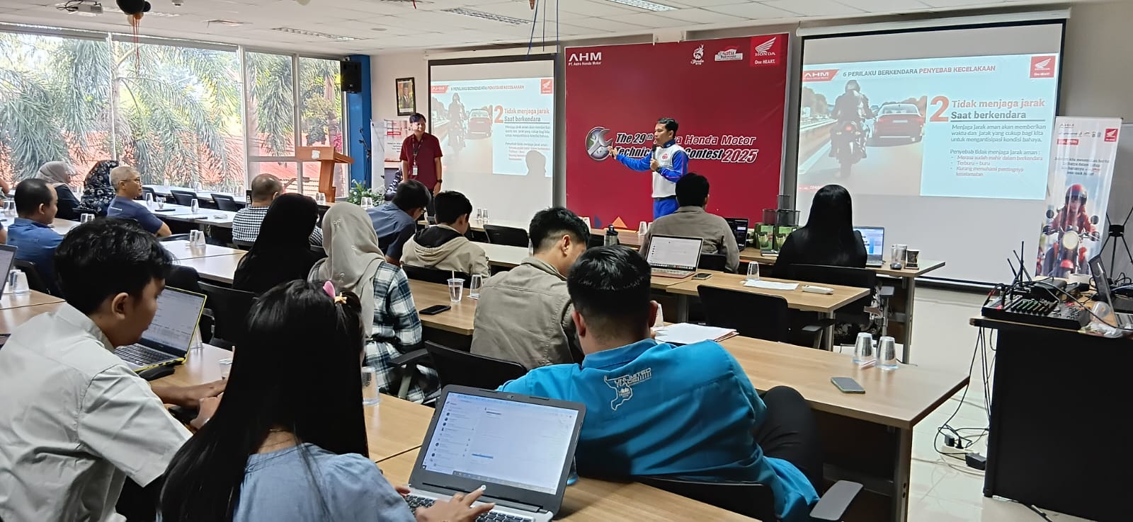 Honda Gandeng Perusahaan Gelar Sosialisasi Safety Riding Cari_Aman