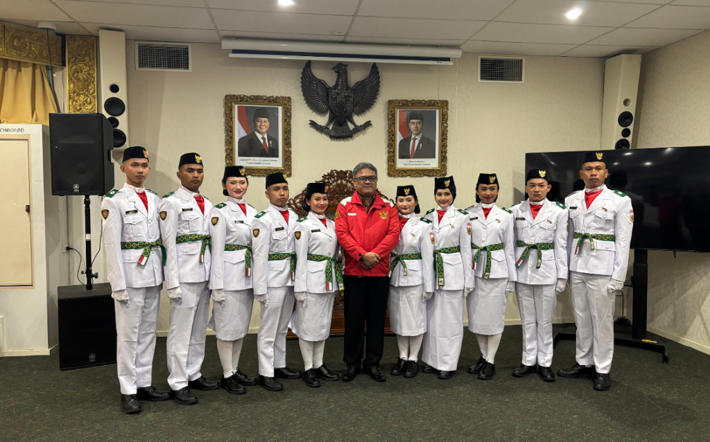 NASIONALISME: Saat pengukuhan anggota Paskibraka KJRI Melbourne oleh Konjen KJRI Melbourne Yohannes Jatmiko Heru Prasetyo, beberapa waktu lalu.&nbsp;