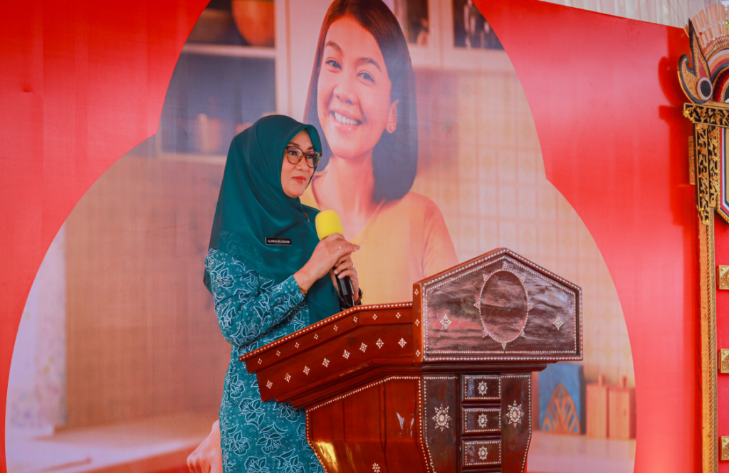 Ketua TP PKK Kota Mataram Kinnastri Mohan Roliskana atau yang karib disapa Bunda Kikin jelaskan&nbsp;PKK hadir menjalankan 10 program pokok, mulai dari kesehatan, pendidikan anak.