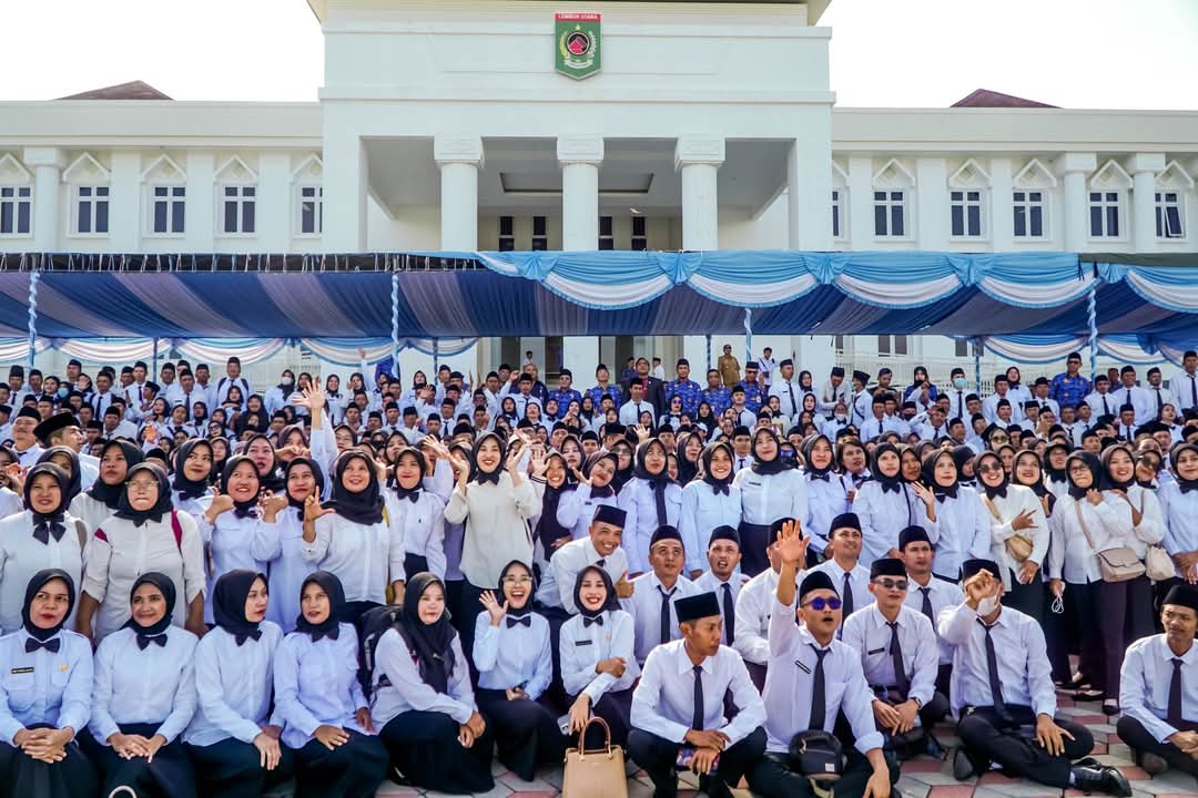 TUNGGU JUKNIS: ASN di lingkungan Pemda KLU hasil seleksi tahap pertama 2024 usai terima SK Mei 2025 lalu. Pemda KLU telah menyiapkan pengusulan PPPK paruh waktu bagi ribuan honorer