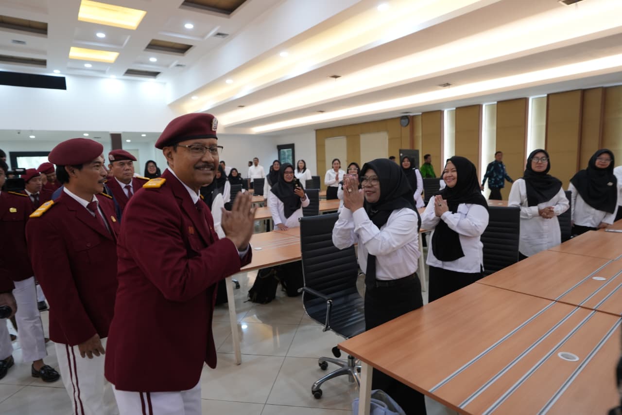 Mensos Gus Ipul saat Pembekalan Guru dan Kepala Sekolah Rakyat di Pusat Pendidikan, Pelatihan dan Pengembangan Profesi (Pusdiklatbangprof), Selasa (19/8).