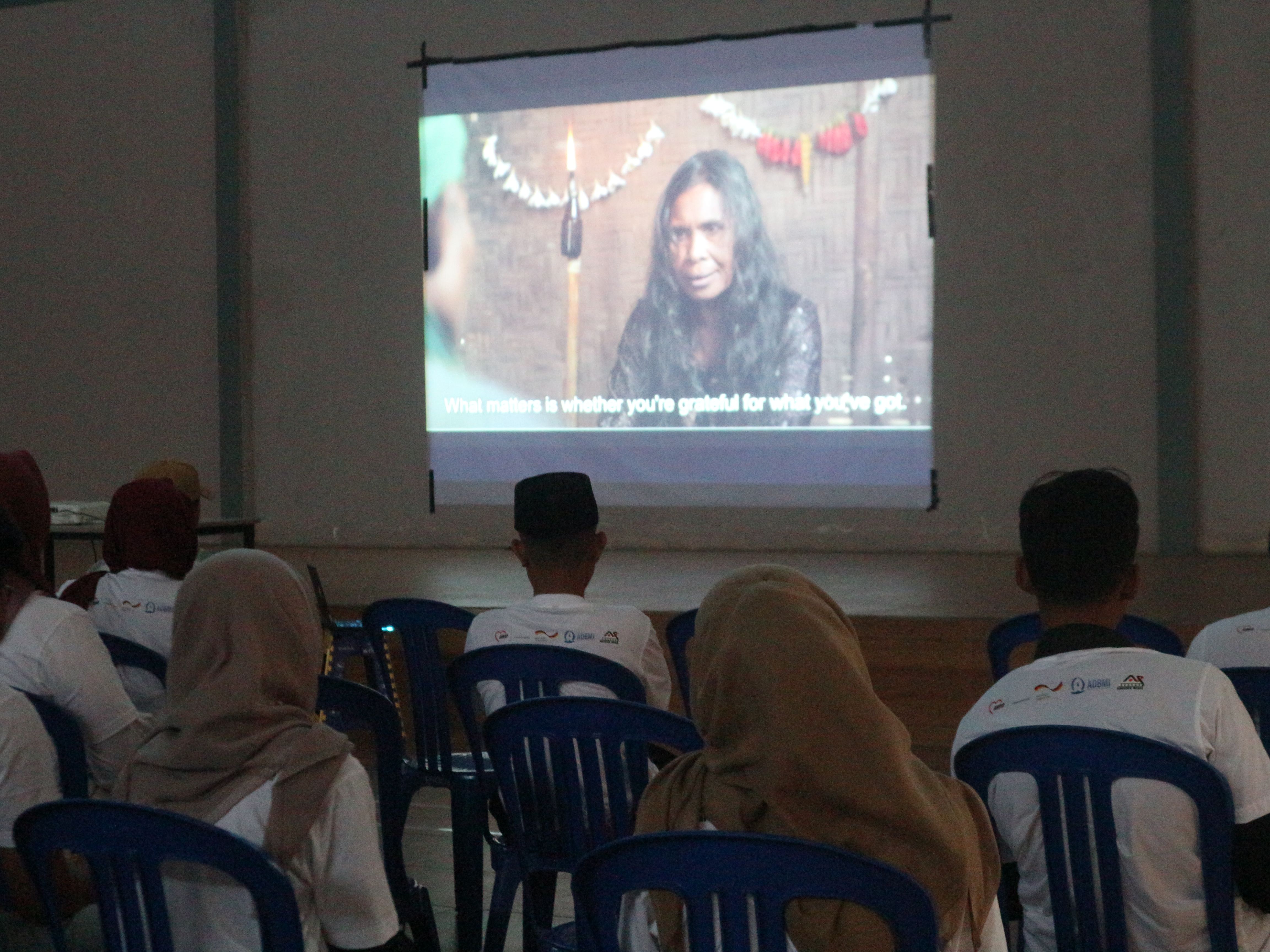 Puluhan penonton saat nonton bareng film Bebadong