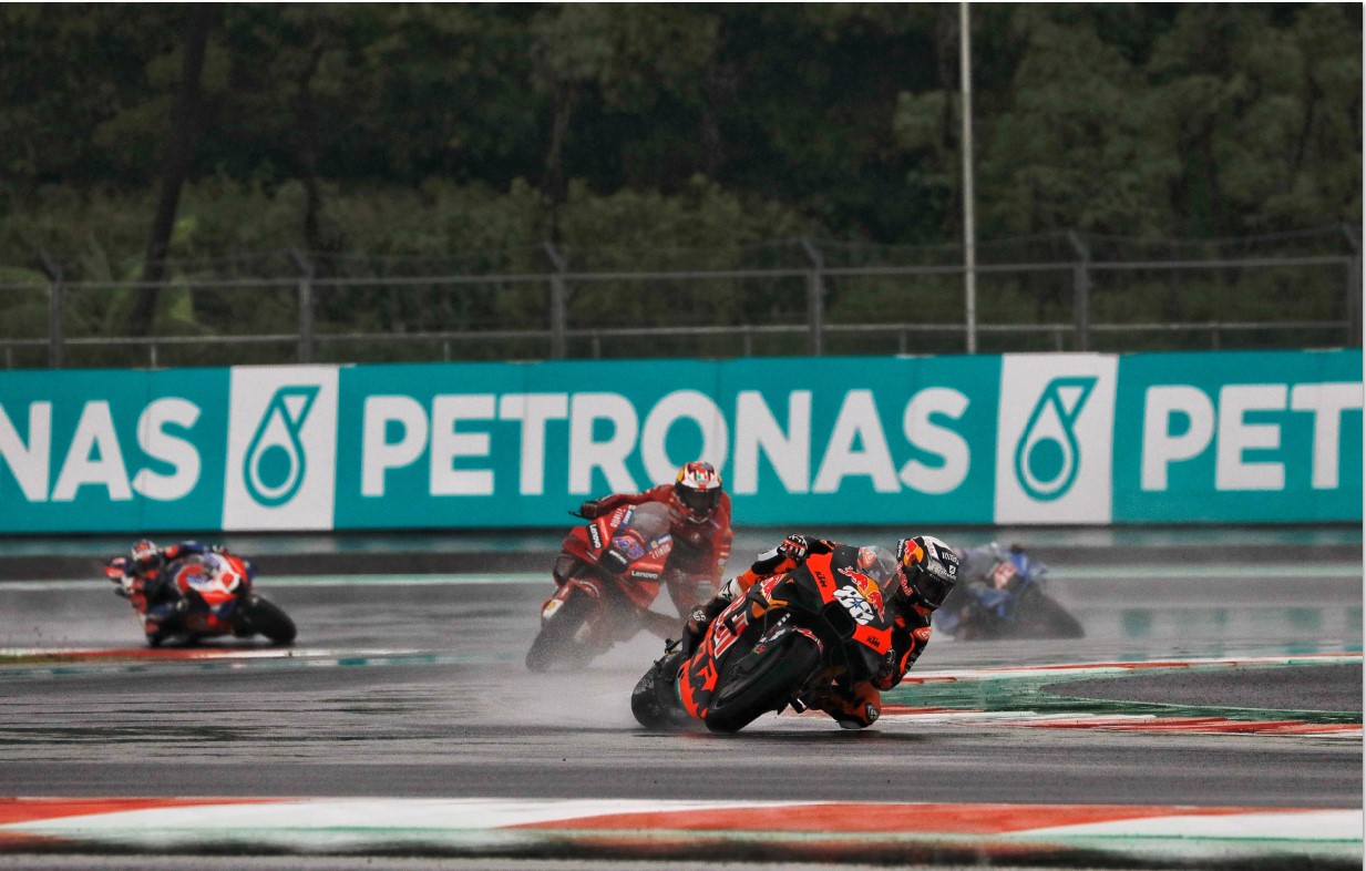 INGIN JADI TERBAIK: Para pembalap bersaing ketat, dalam balapan MotoGP Mandalika 2024 yang berlangsung di Pertamina Mandalika International Circuit pada akhir September 2024 lalu.