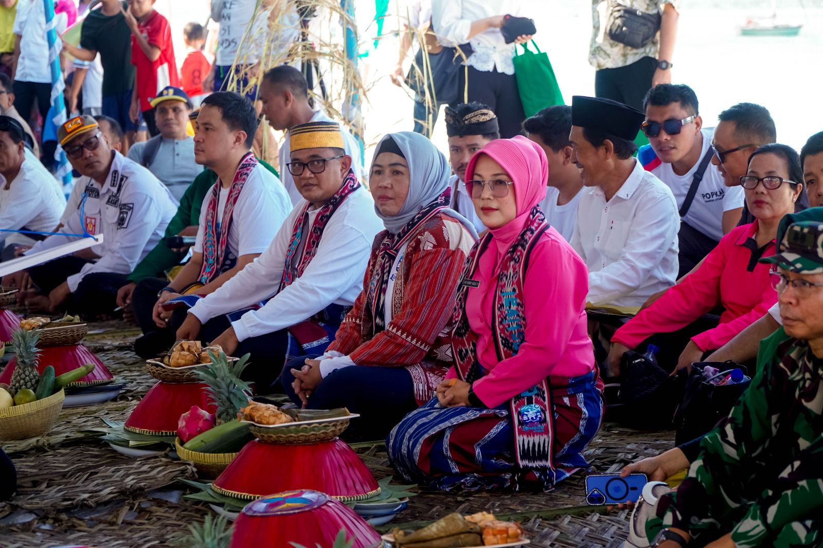 Ketua Bhayangkari Cabang Lombok Utara Ny. Heny Agus Purwanta saat menghadiri Gili Festival 2025 di Gili Air.