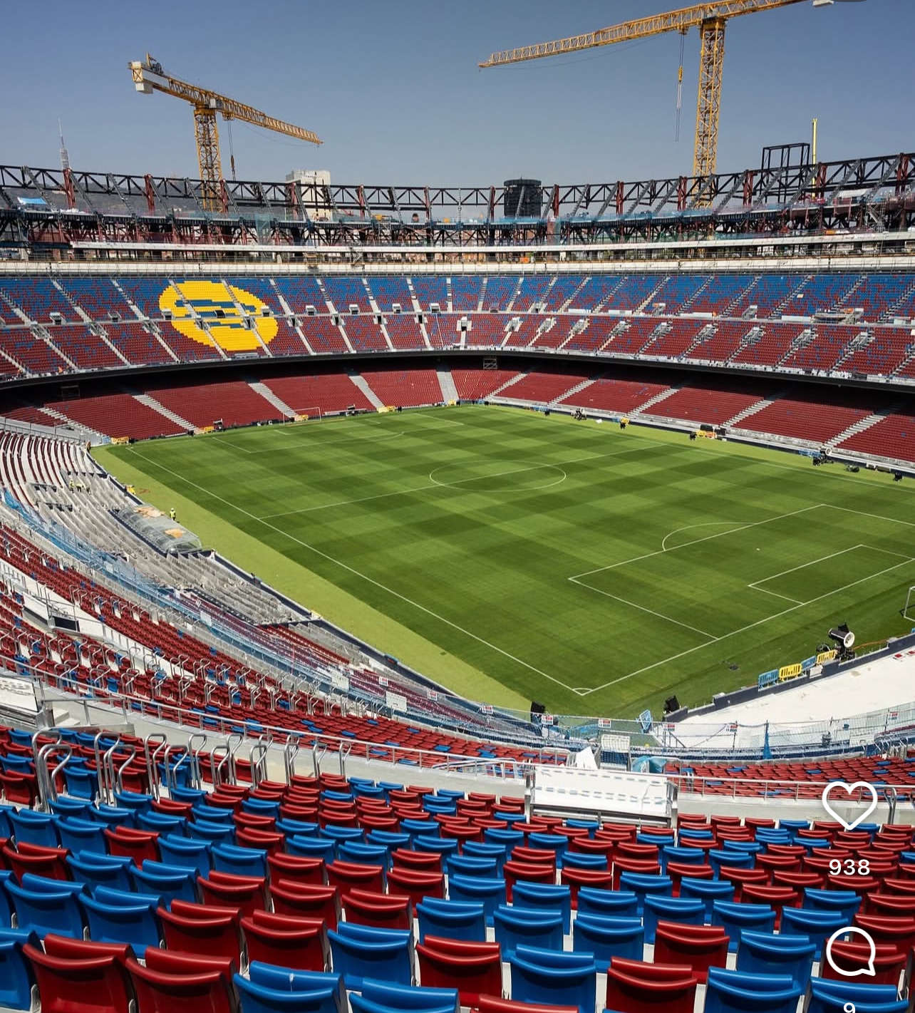 Stadiun kebanggaan Barcelona FC sedang dalam tahap renovasi namun belum memasang atap.