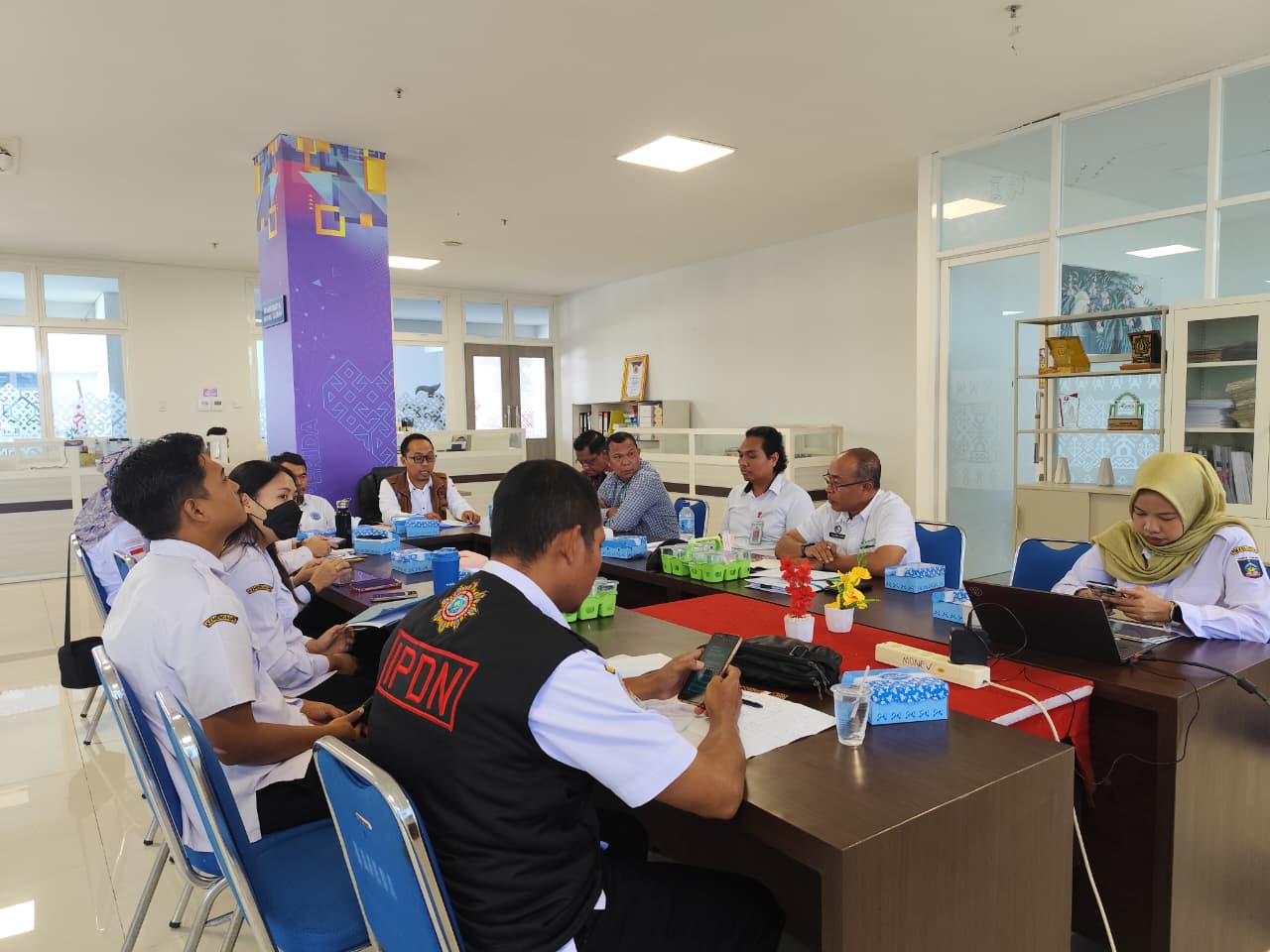 Rapat persiapan ini bertujuan menyamakan persepsi seluruh anggota tim juri terkait kriteria penilaian, indikator inovasi, serta jadwal pelaksanaan terhadap 40 peserta yang akan berkompetisi.