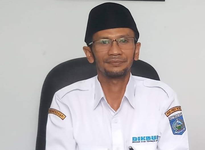 Kepala SMKN 1 Sekotong Parhi