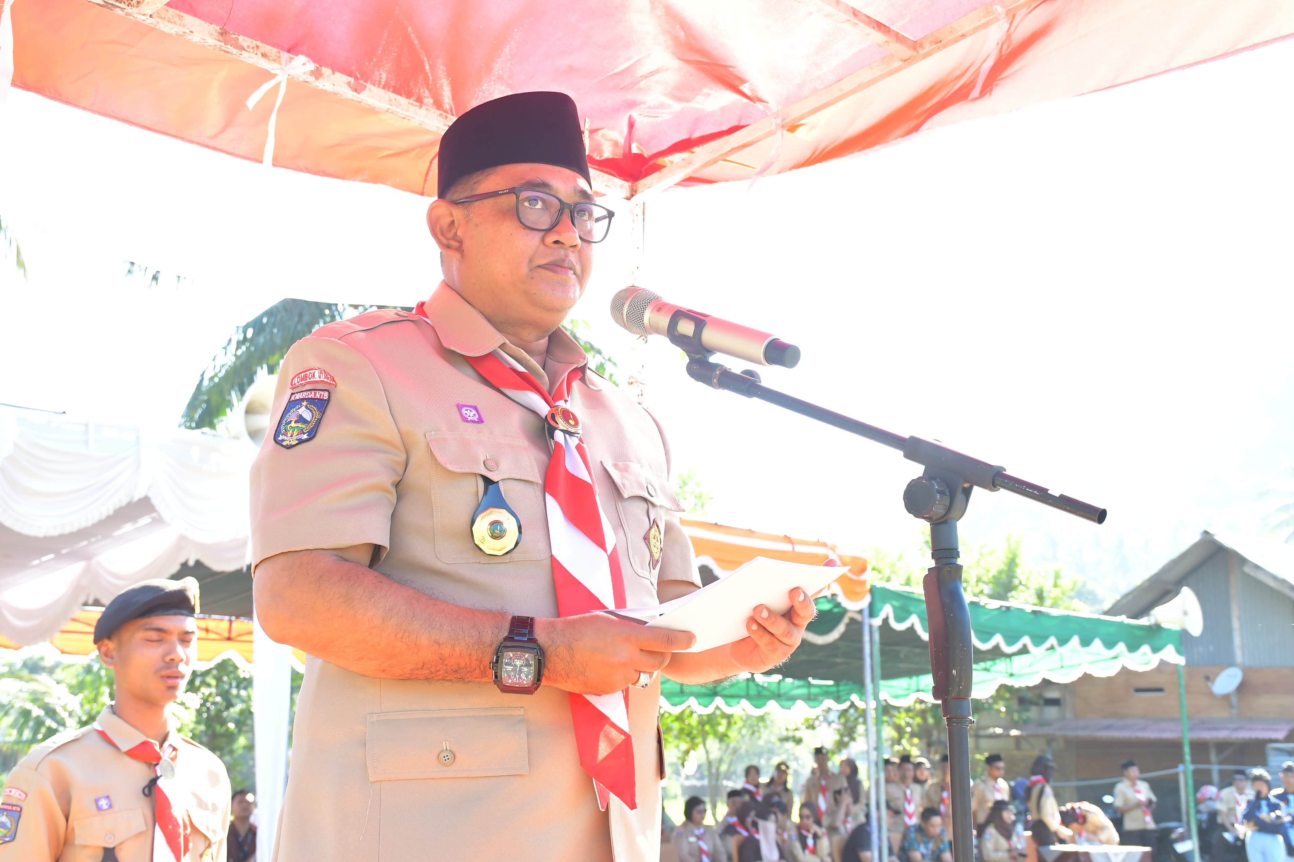 KOMPLEKSITAS TANTANGAN Wabup Kusmalahadi menjadi inspektur upacara HUT Pramuka ke-64
