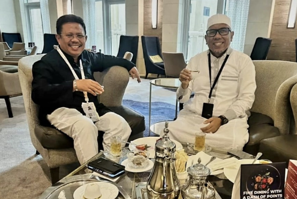 Ketua DPW PAN NTB Ahmad Zaini saat bertemu dengan Ahmad Muharis, bos Muhsinin Tour and Travel di Mekkah, Mei lalu. Muharis didapuk sebagai wakil ketua DPW PAN NTB.