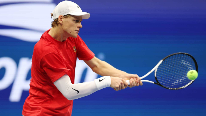 Jannik Sinner dan Carlos Alcaraz jadi unggulan teratas AS Terbuka 2025. Rivalitas keduanya bisa kembali pecah di final Flushing Meadows.