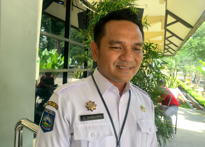Kepala Dispar Kota Mataram Cahya Samudra meminta kebijakan tersebut direvisi agar lebih bijaksana dan tidak memberatkan semua pihak.
