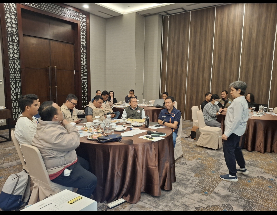PERKUAT SINERGI: Kegiatan Focus Group Discussion Baseline Study Data dan Informasi terkait dengan Penanggulangan Bencana, Perlindungan Sosial, dan Perubahan Iklim yang digelar di Hotel Santika, (22/8)