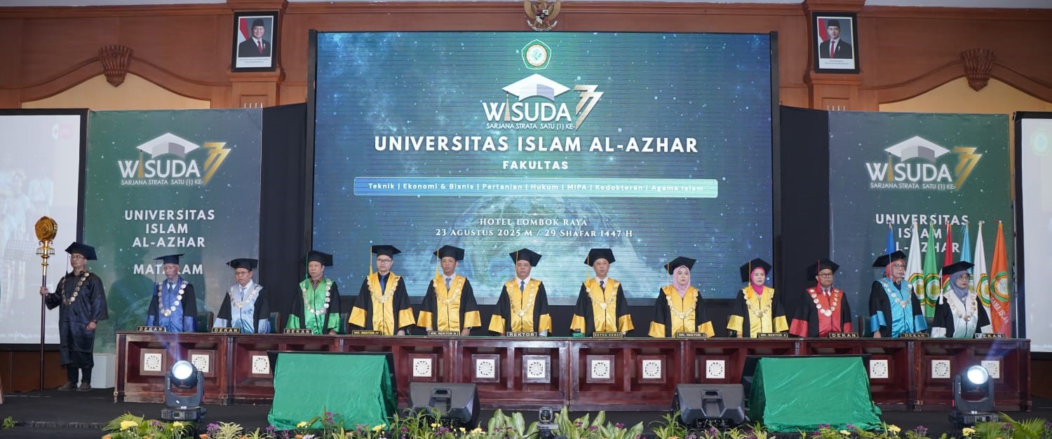 Para senat akademik Unizar pada acara wisuda S1 ke-77 di Hotel Lombok Raya, Sabtu lalu (23/8). Unizar cetak 264 sarjana siap mengabdi untuk negeri.