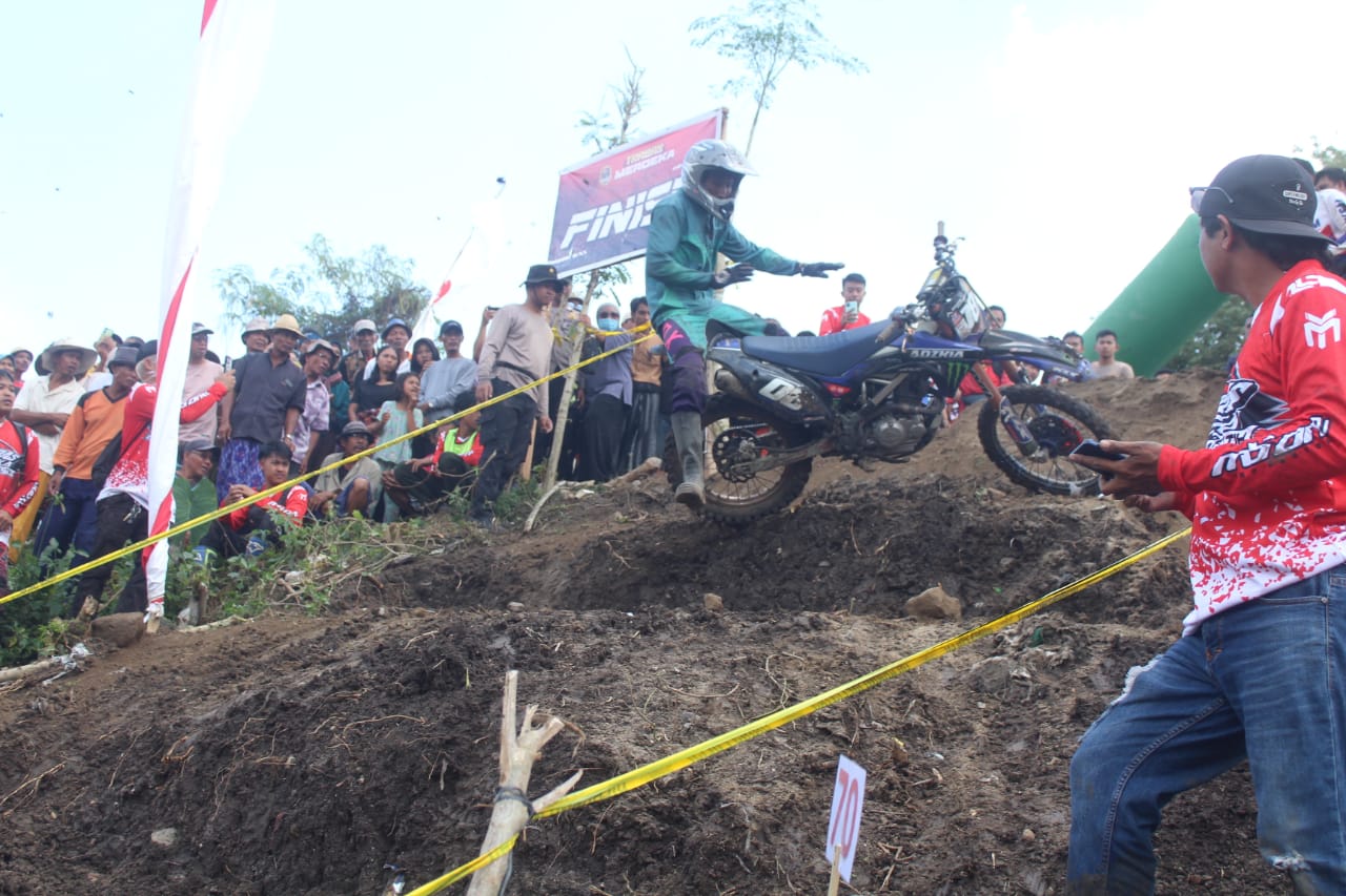 RABAS MERDEKA: Semarakan HUT RI ke-80, Kodim 1620/Loteng dan Polres Loteng berkolaborasi menggelar Trabas Merdeka Setia Merah Putih di Gumi Tatas Tuhu Trasna.