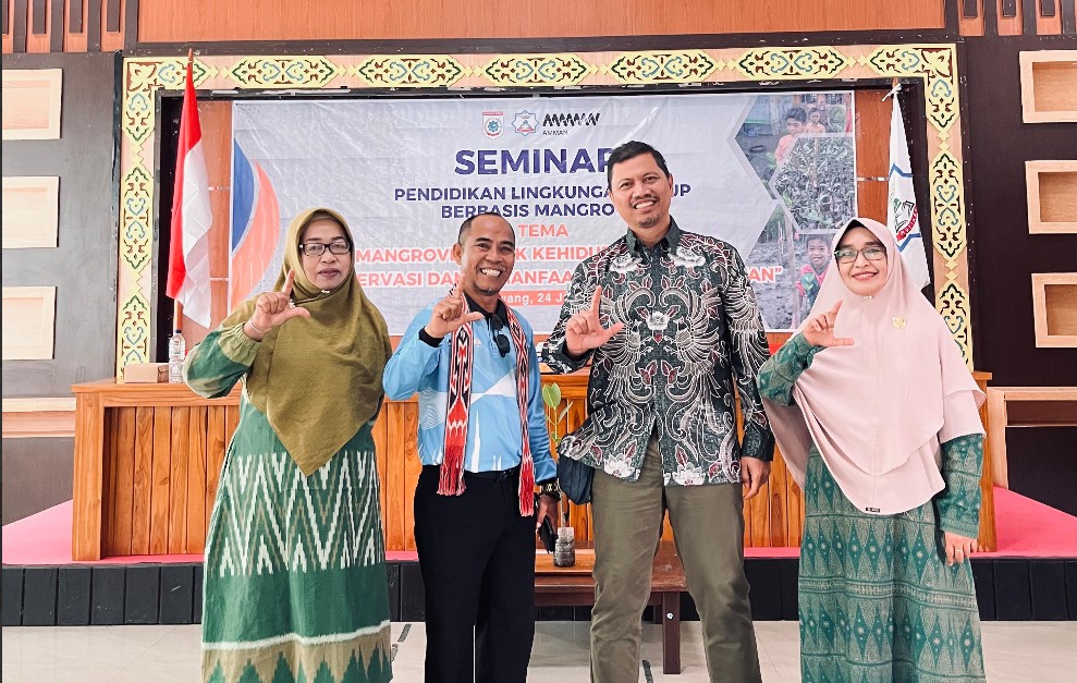 Lebih dari Sekadar Proyek Sekolah Mangrove AMNT Bersama Sekolah Negeri Labuhan Lalar, Namun Ini Cara Jitu Menciptakan Pelestarian Lingkungan Berkelanjutan Daerah Pesisir. AMNT berikan pelatihan.