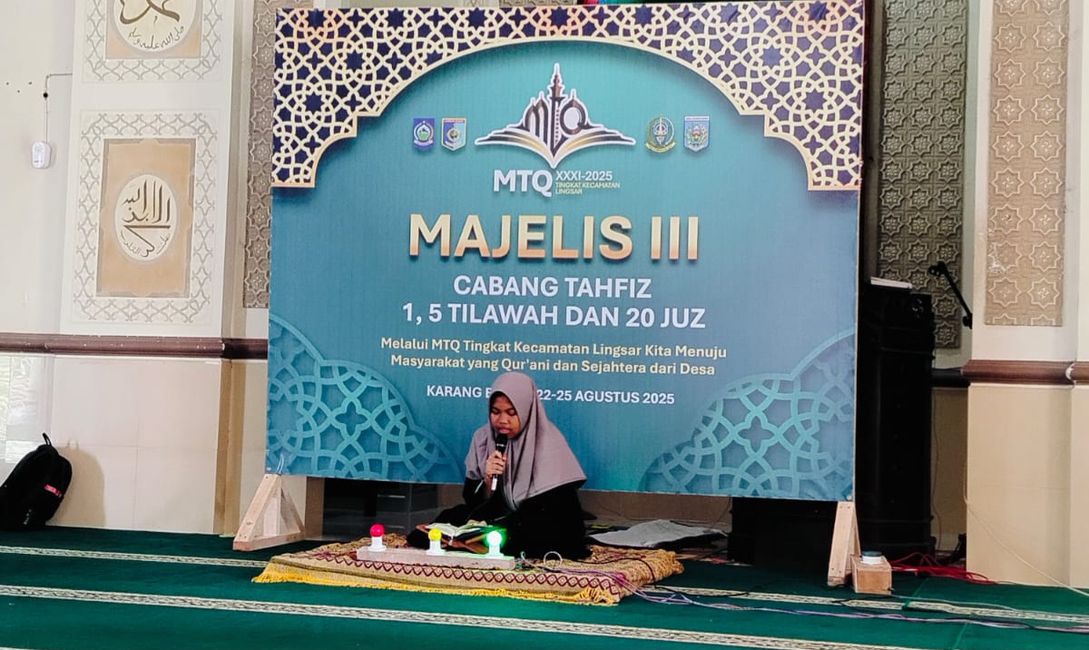 Sukses: Salah satu peserta tampil di ajang MTQ XXXI Kecamatan Lingsar di Desa Karang Bayan.