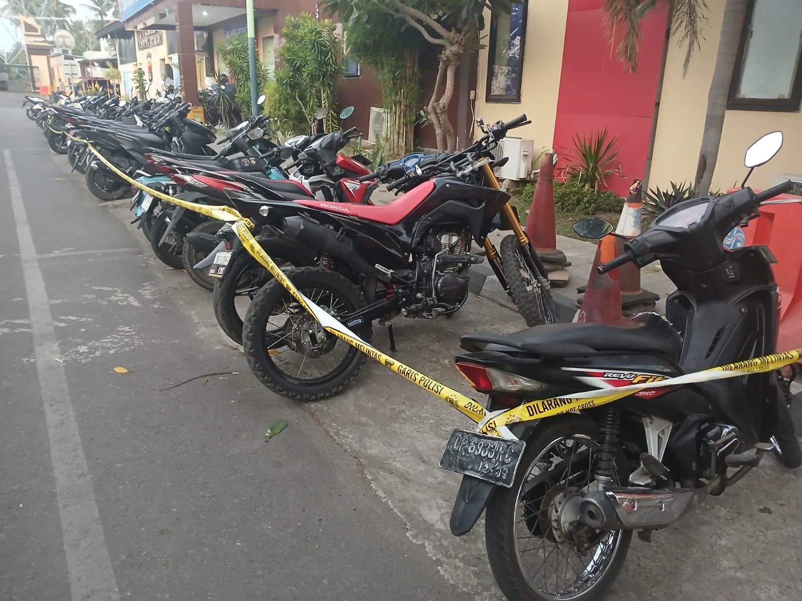 PENINDAKAN: Puluhan kendaraan roda dua diamankan Satlantas Polres Lombok Utara