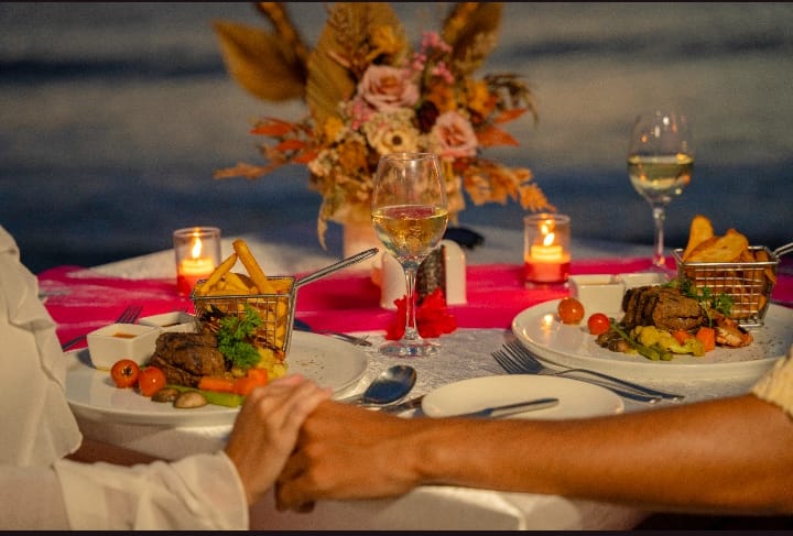 Salah satu pilihan untuk bisa menikmati momen romantis bersama pasangan di Holiday Resort Lombok.