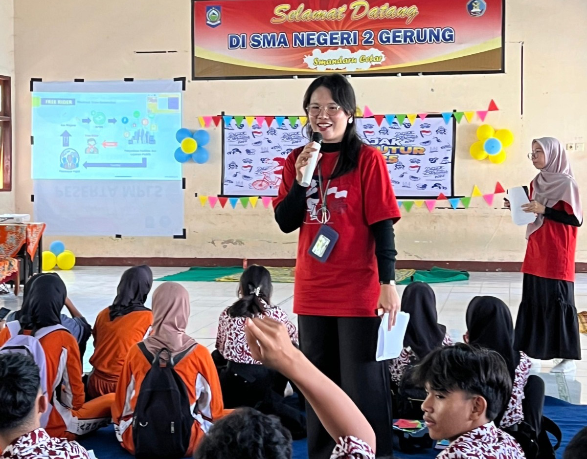 Kegiatan Pajak Bertutur di SMAN 2 Gerung, Lombok Barat, Rabu (27/8).