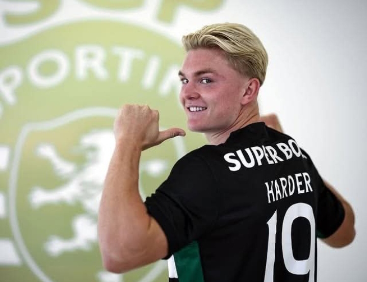 Conrad Harder, striker buruan AC Milan yang belum bisa didapatkan karena persoalan teknis