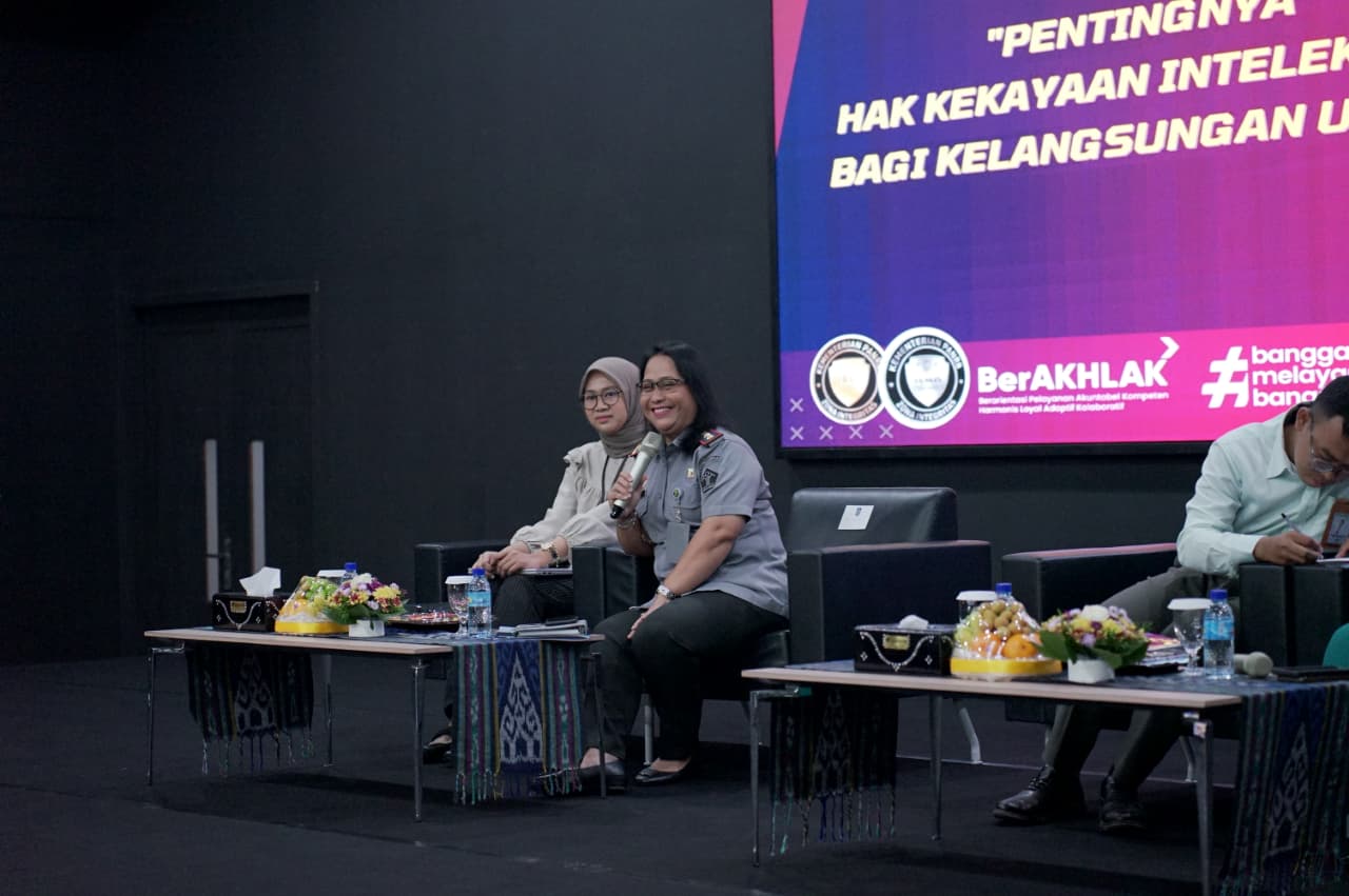 Kepala Kantor Wilayah Kemenkum NTB I Gusti Putu Milawati menjadi narasumber dalam Penguatan Kapasitas Saudagar Muslimah melalui Literasi dan Inklusi Keuangan Syariah yang digelar Bank NTB Syariah.