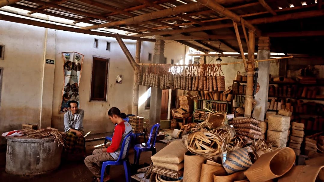 Galeri handycraft berbasis bambu di Desa Loyok, Lombok Timur yang masih terkendala pasar.