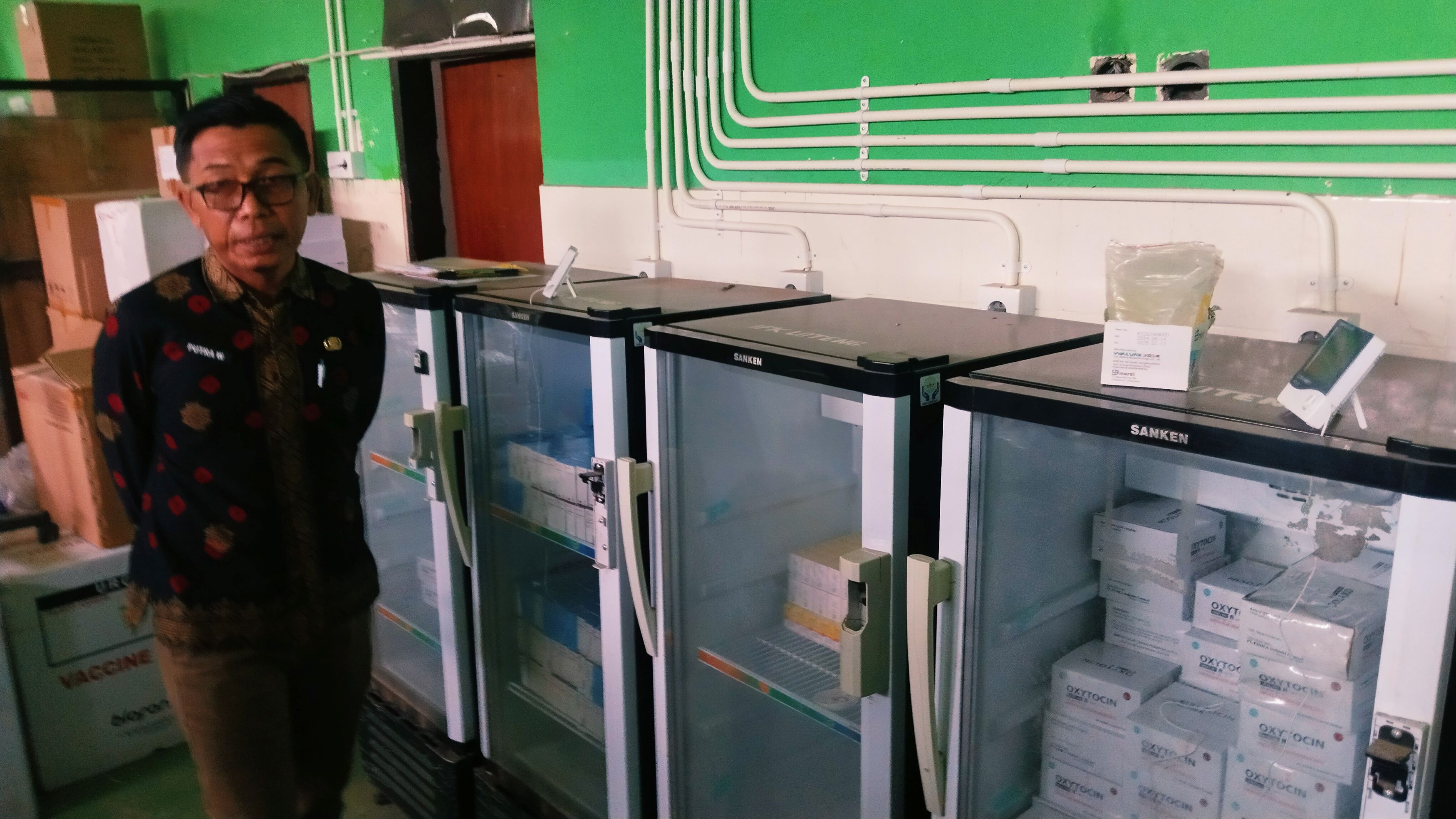 TERPANTAU MAKSIMAL: Seperti inilah kondisi bagian dalam gedung Instalasi Farmasi Dikes Loteng yang berada di dalam area Laboratorium Kesehatan Daerah, Praya, Loteng, Kamis (28/8).