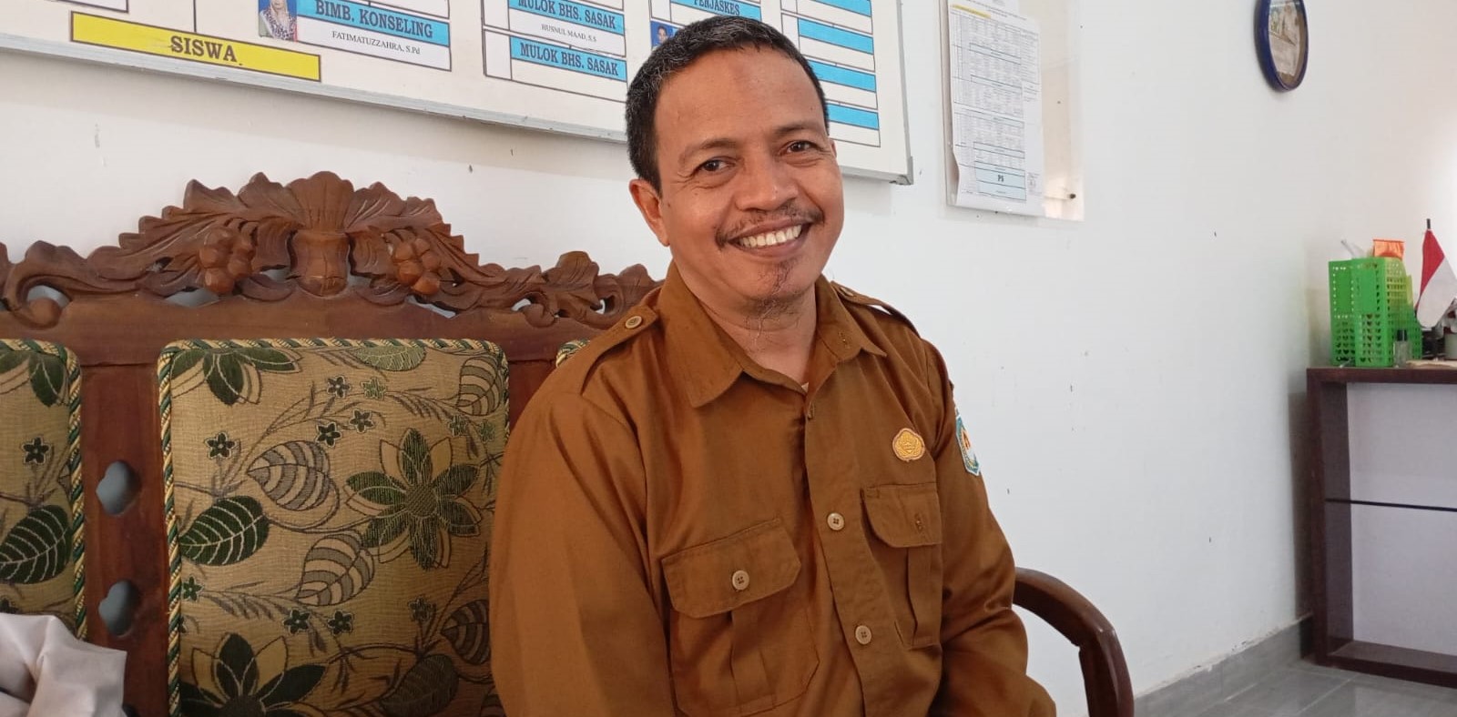 Kepala SMPN 22 Mataram Nasrullah