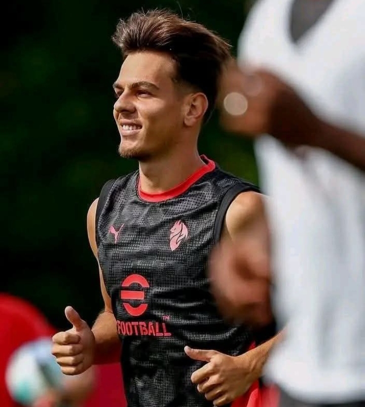 Ardon Jashari, pemain AC Milan yang mengalami cidera saat sesi latihan.