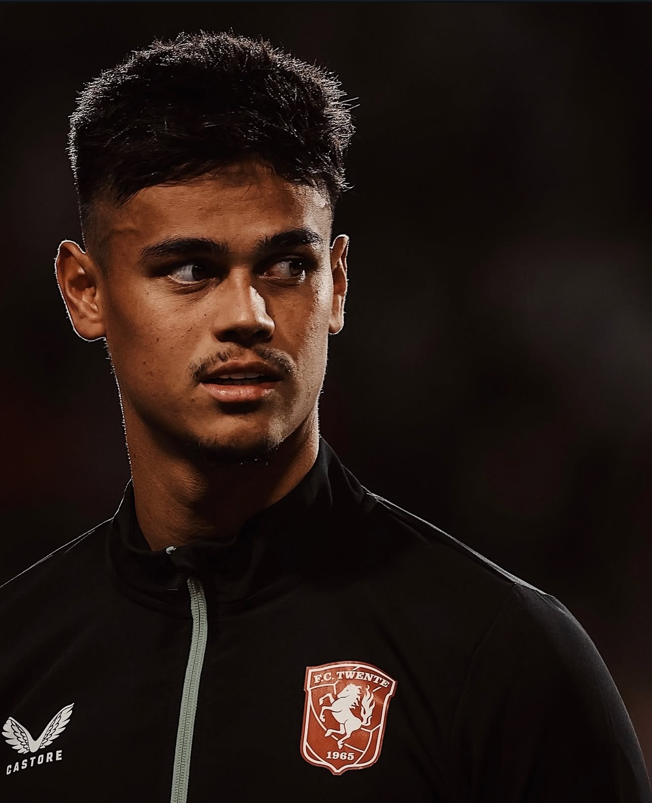 Mees Hilgers mendapatkan tawaran dari klub Premiere League, namun masih terkendala aturan liga.
