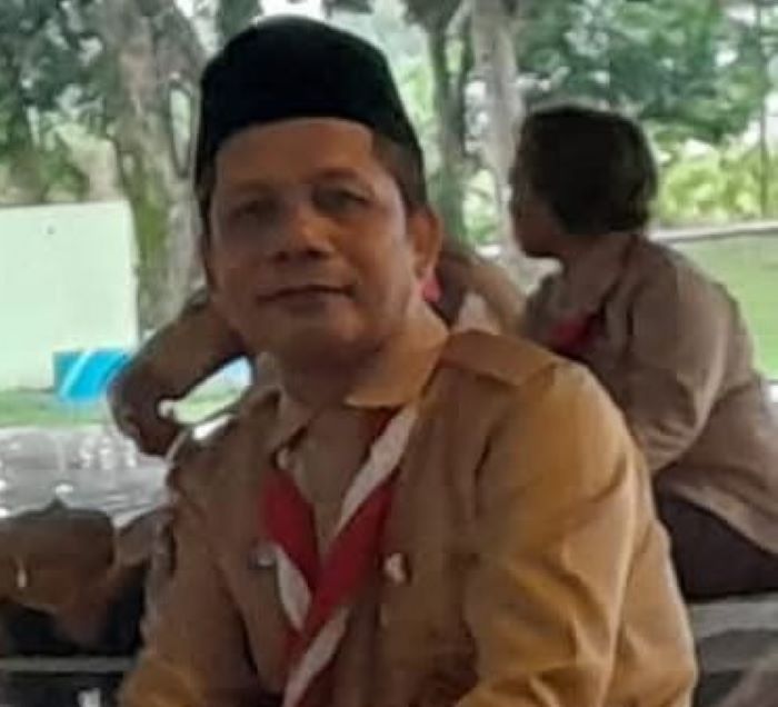 Kepala SMPN 11 Mataram Azizudin