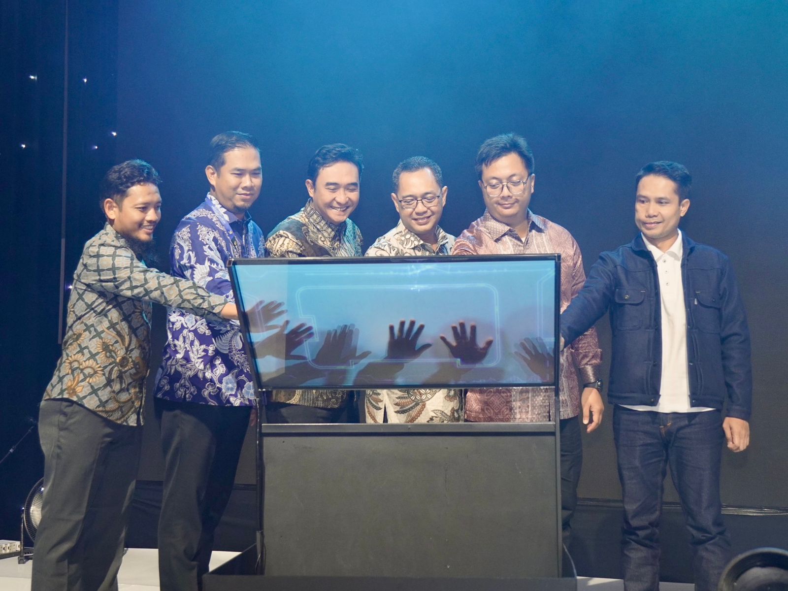 Prosesi peluncuran HCS Ultima di Surabaya, Rabu (27/8).