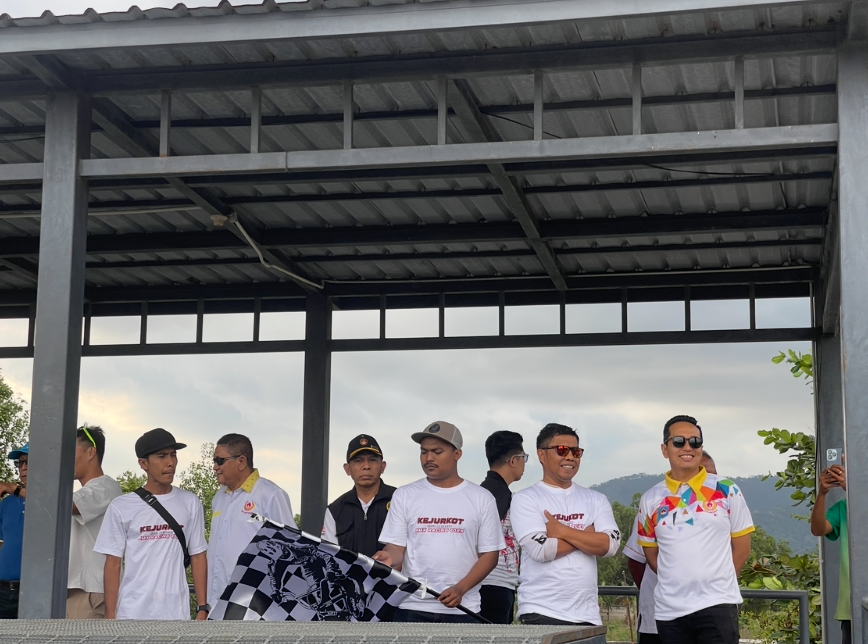 Ketua ISSI Kota Mataram Abd Rachman bersama Ketua KONI Kota Mataram Firadz Pariska