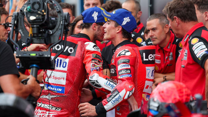 Marc Marquez menilai Francesco Bagnaia sedang kehilangan rasa percaya diri di MotoGP 2025. Namun ia yakin Pecco dan Ducati bisa bangkit.